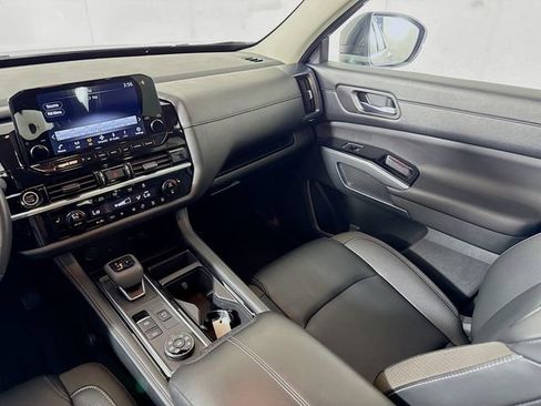 Certified 2023 Nissan Pathfinder SL w/ Lighting Package (N92) image 24