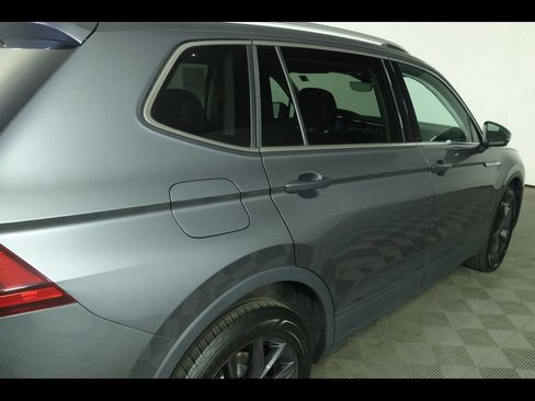 Used 2022 Volkswagen Tiguan SE AWD/4WD image 17