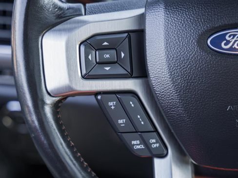 Certified 2022 Ford F450 Platinum w/ FX4 Off-Road Package image 37