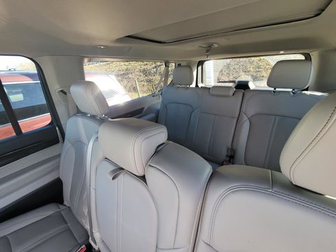 Used 2024 Jeep Wagoneer L 4WD w/ Premium Group I image 10