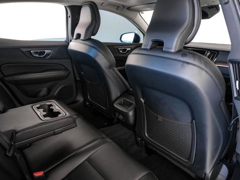 Used 2021 Volvo S60 T5 Momentum image 29