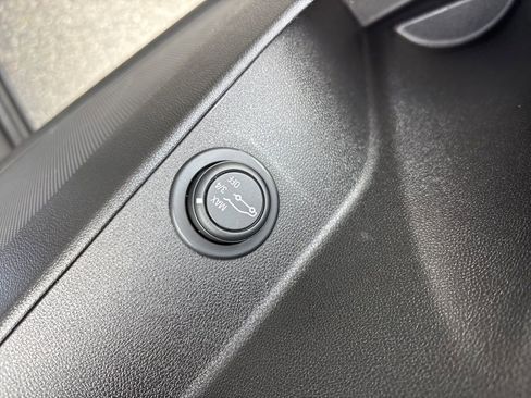 Used 2018 Chevrolet Equinox LT image 20