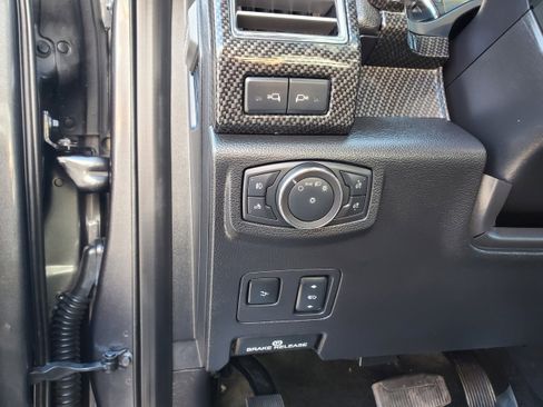 Used 2017 Ford F250 Lariat w/ Lariat Ultimate Package AWD/4WD image 11