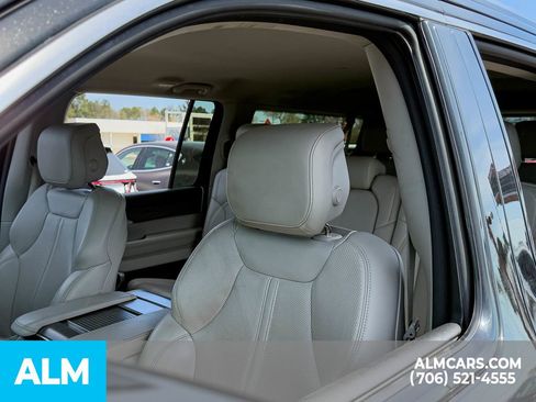 Used 2024 Jeep Wagoneer L Series II w/ Flexible Seating Group image 9