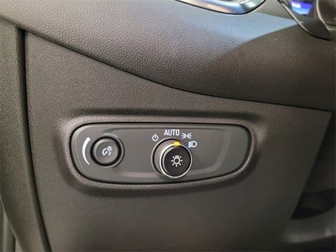 Used 2022 Chevrolet Equinox LT w/ Driver Convenience Package image 29