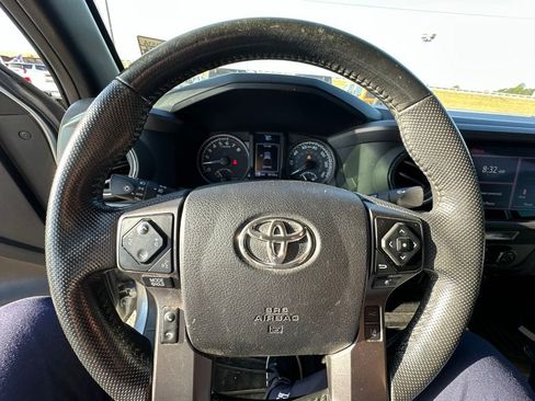 Used 2022 Toyota Tacoma TRD Off-Road w/ Technology Package AWD/4WD image 14