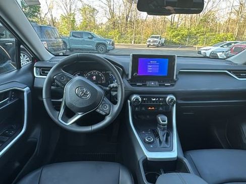 Used 2023 Toyota RAV4 XLE Premium image 8