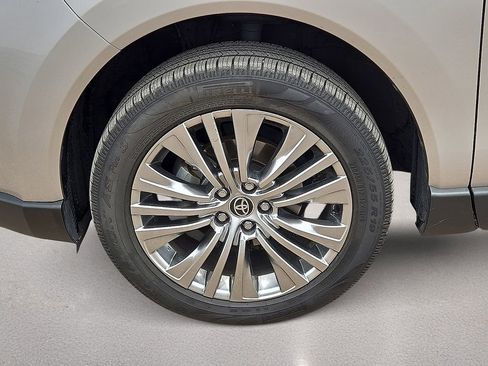 Used 2023 Toyota Venza XLE AWD/4WD image 10