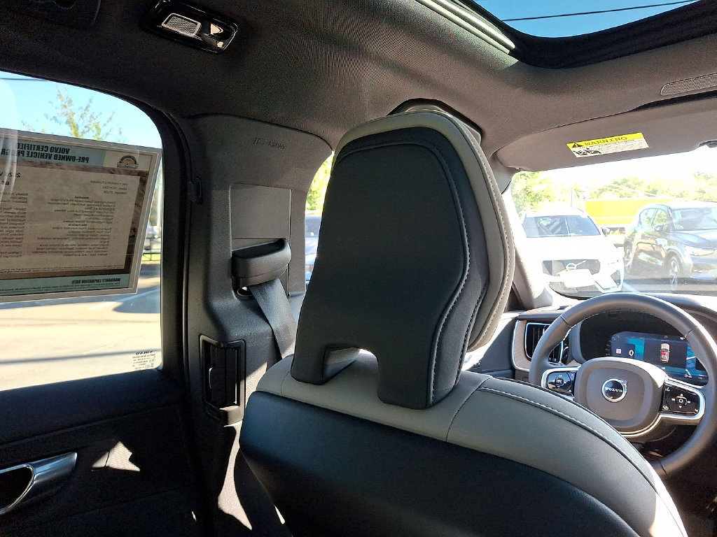 Certified 2026 Volvo XC60 B5 Core AWD/4WD image 15