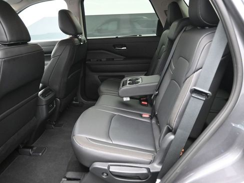 Used 2025 Nissan Pathfinder SL image 26