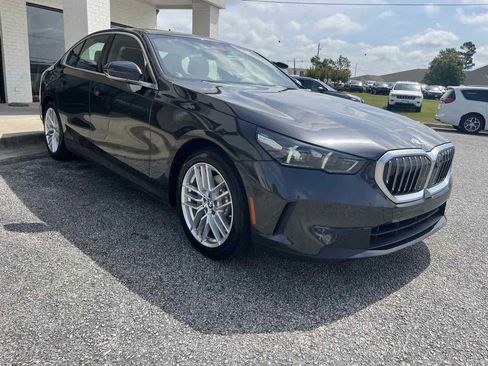 Used 2024 BMW 530i 530i w/ Premium Package image 4