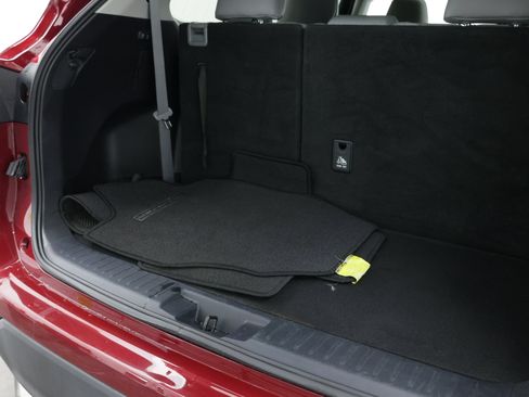 Used 2022 Toyota Highlander XLE FWD image 44