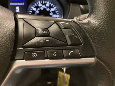 Used 2018 Nissan Rogue S image 32