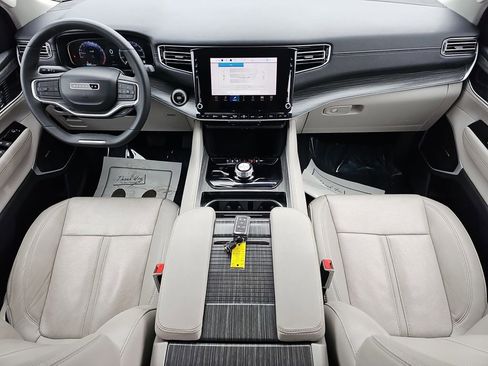 Used 2024 Jeep Wagoneer L Series II image 12