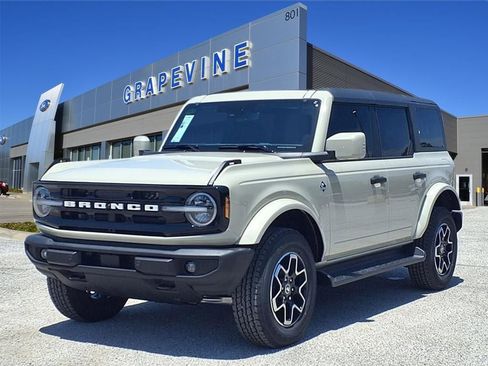 New 2026 Ford Bronco Outer Banks AWD/4WD image 8