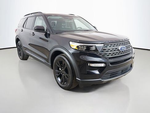 Used 2023 Ford Explorer XLT w/ Equipment Group 202A AWD/4WD image 43