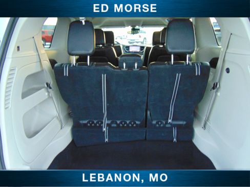 Used 2023 Chrysler Pacifica Touring-L image 12