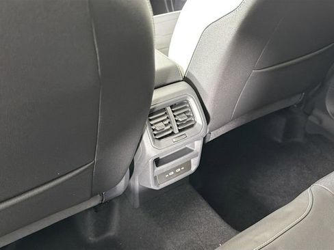 New 2026 Volkswagen Taos SE FWD image 25