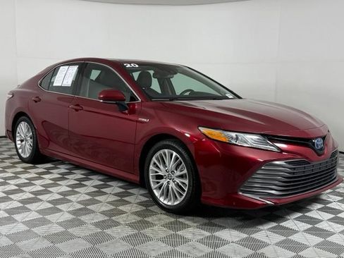 Used 2020 Toyota Camry XLE w/ Sunroof Package FWD image 10