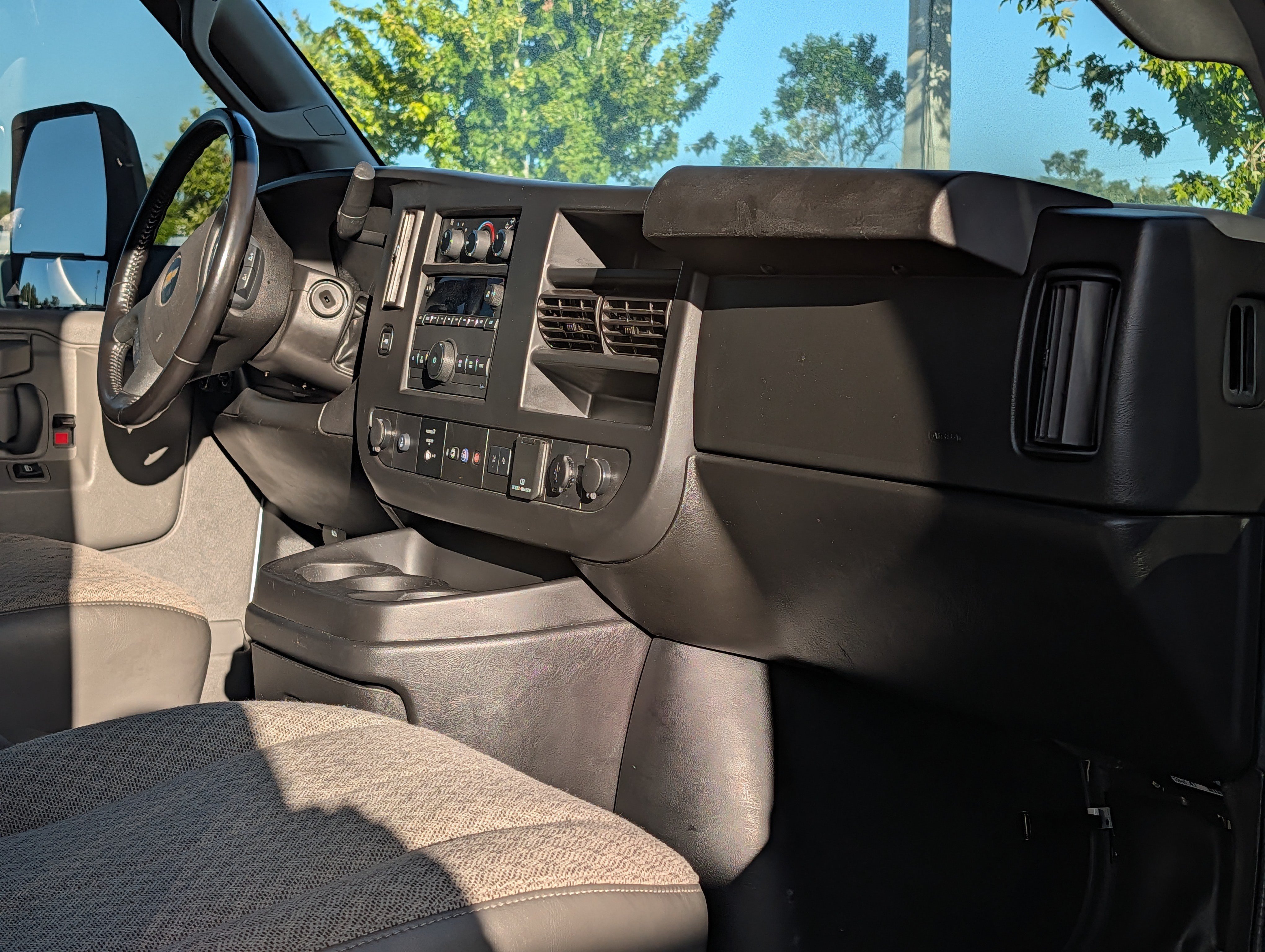 Used 2021 Chevrolet Express 3500 w/ Power Convenience Package RWD image 17