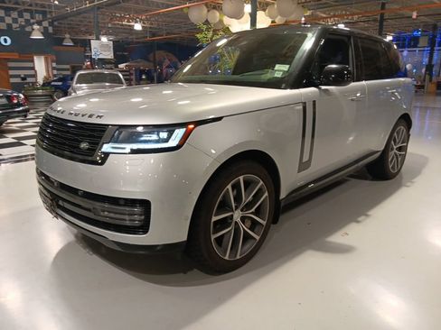 Used 2024 Land Rover Range Rover SE AWD/4WD image 4