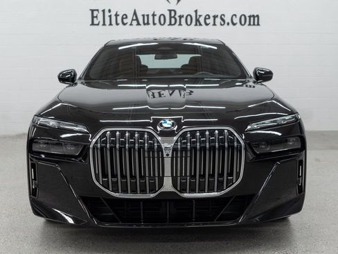 Used 2023 BMW 760i xDrive w/ Executive Package AWD/4WD image 3