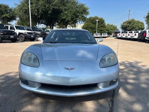 Used 2011 Chevrolet Corvette Coupe w/ 1LT RWD image 2