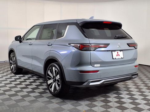 New 2026 Mitsubishi Outlander SE FWD image 5