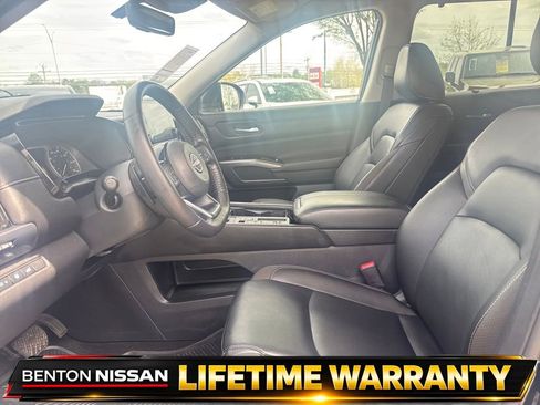 Used 2024 Nissan Pathfinder SL FWD image 10