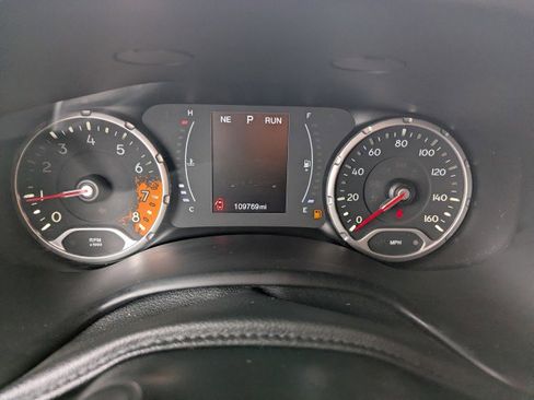 Used 2017 Jeep Renegade Latitude w/ Cold Weather Group AWD/4WD image 15