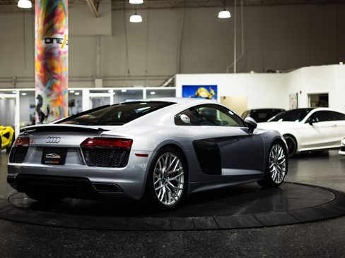 Used 2017 Audi R8 V10 w/ Carbon Exterior Package image 14