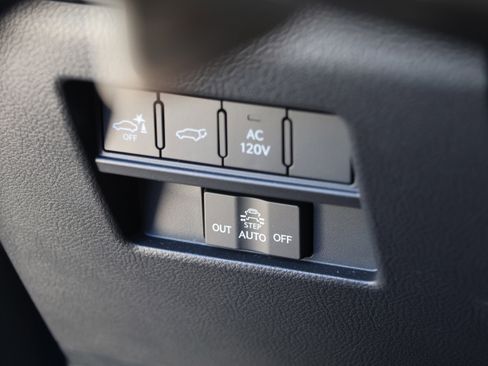 Used 2025 Lexus GX 550 w/ Accessory Package (2T) image 17