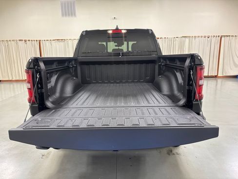 New 2026 RAM 1500 Express AWD/4WD image 9