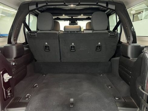 Used 2025 Jeep Wrangler Unlimited Sahara w/ Safety Group image 27