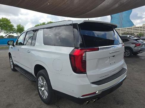 Used 2025 GMC Yukon XL Denali AWD/4WD image 3