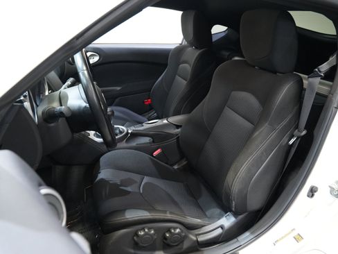 Used 2016 Nissan 370Z Touring RWD image 24