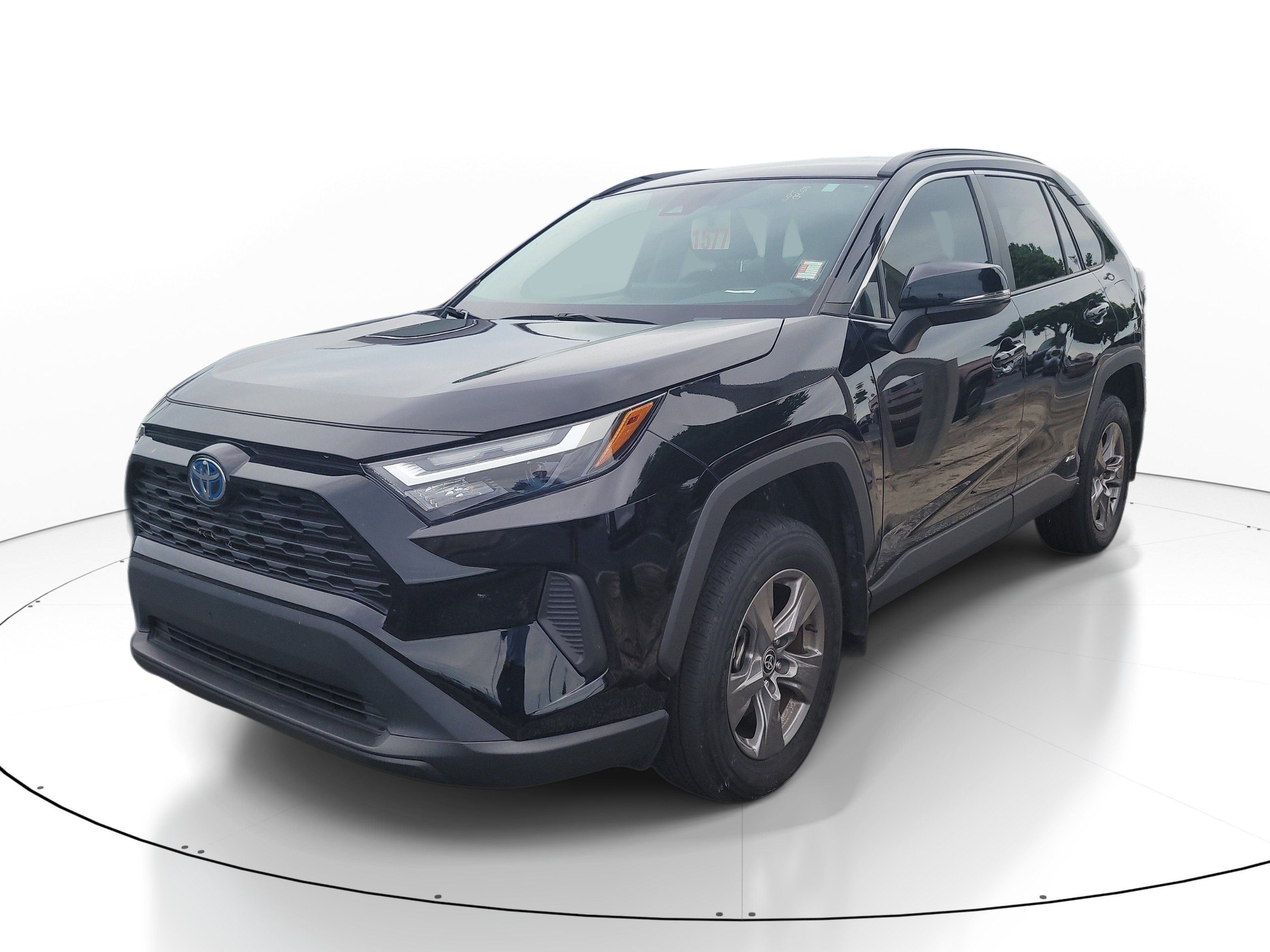 Used 2024 Toyota RAV4 XLE AWD/4WD image 3