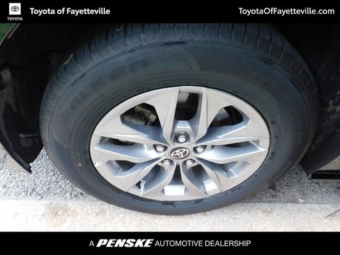 Used 2026 Toyota Sienna LE FWD image 7