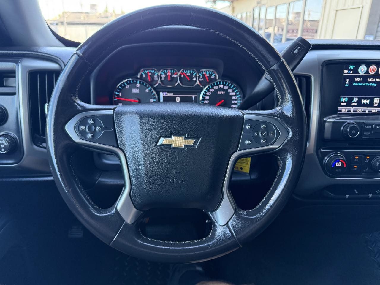 Used 2018 Chevrolet Silverado 1500 LT w/ LT Eassist Package AWD/4WD image 20