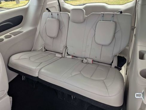Used 2021 Chrysler Voyager Lxi FWD image 14