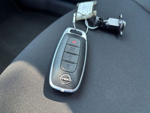 Used 2025 Nissan Sentra SV image 18