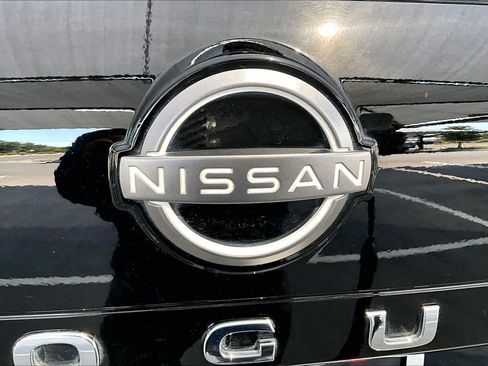 Used 2023 Nissan Rogue SV FWD image 31