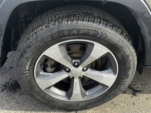 Certified 2019 Jeep Cherokee Limited image 12