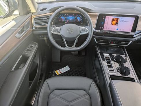 New 2026 Volkswagen Atlas SE FWD image 17