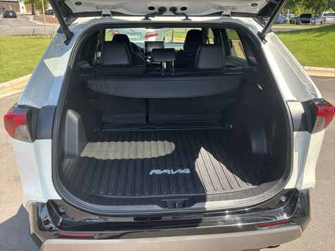 Used 2022 Toyota RAV4 XSE AWD/4WD image 32