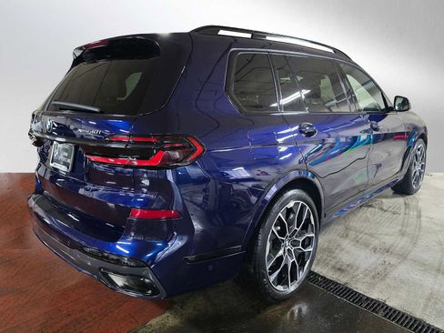 Used 2024 BMW X7 xDrive40i w/ M Sport Package image 3