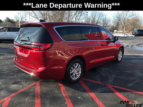 New 2026 Chrysler Pacifica Select image 6