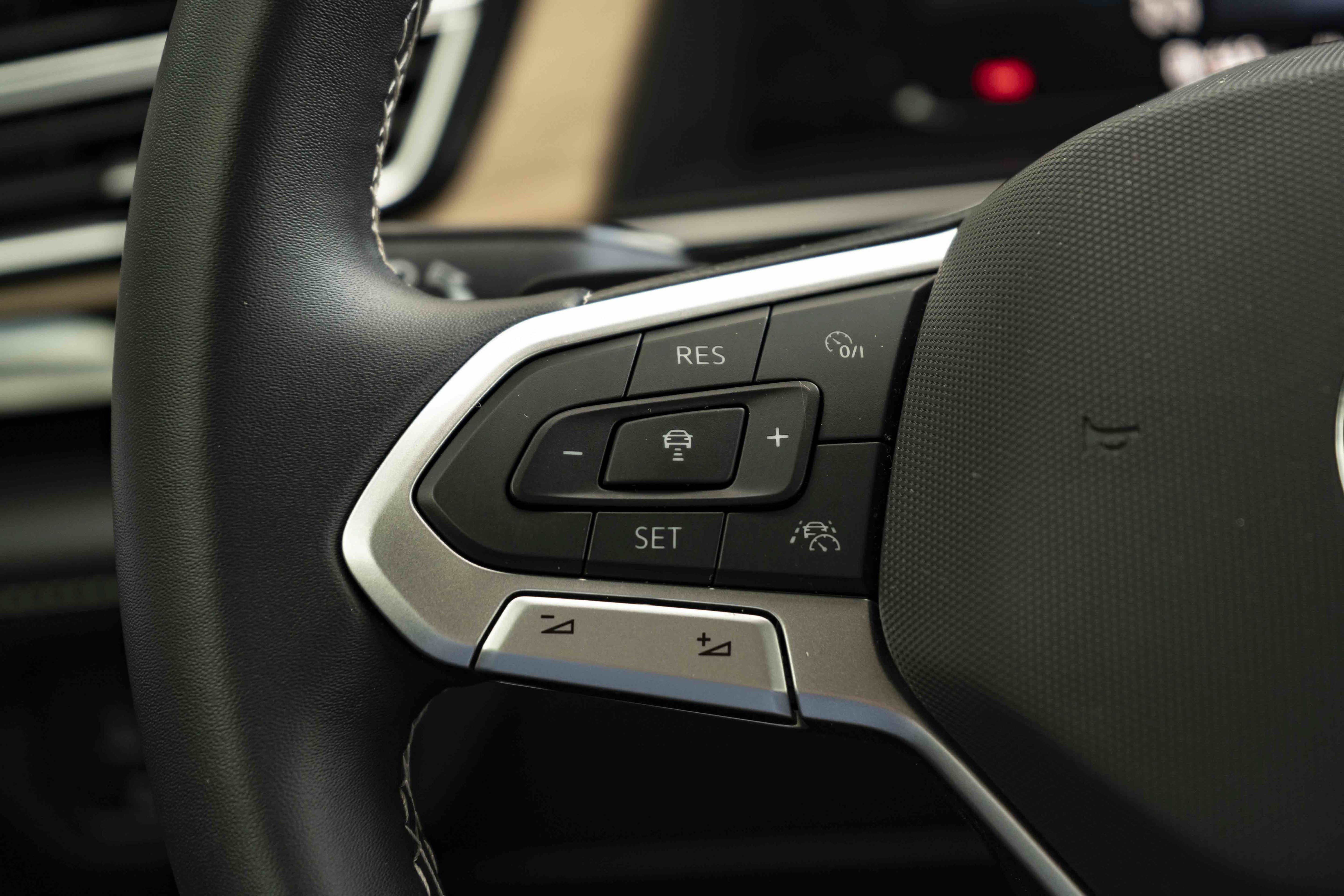 Certified 2026 Volkswagen Atlas SE FWD image 20