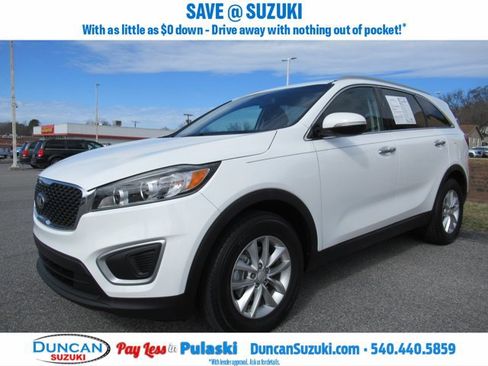 Used 2017 Kia Sorento LX image 3