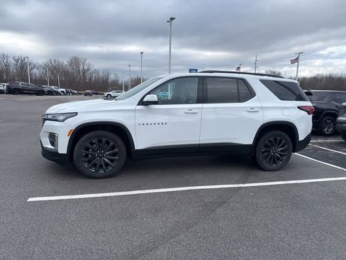 Used 2022 Chevrolet Traverse RS image 3